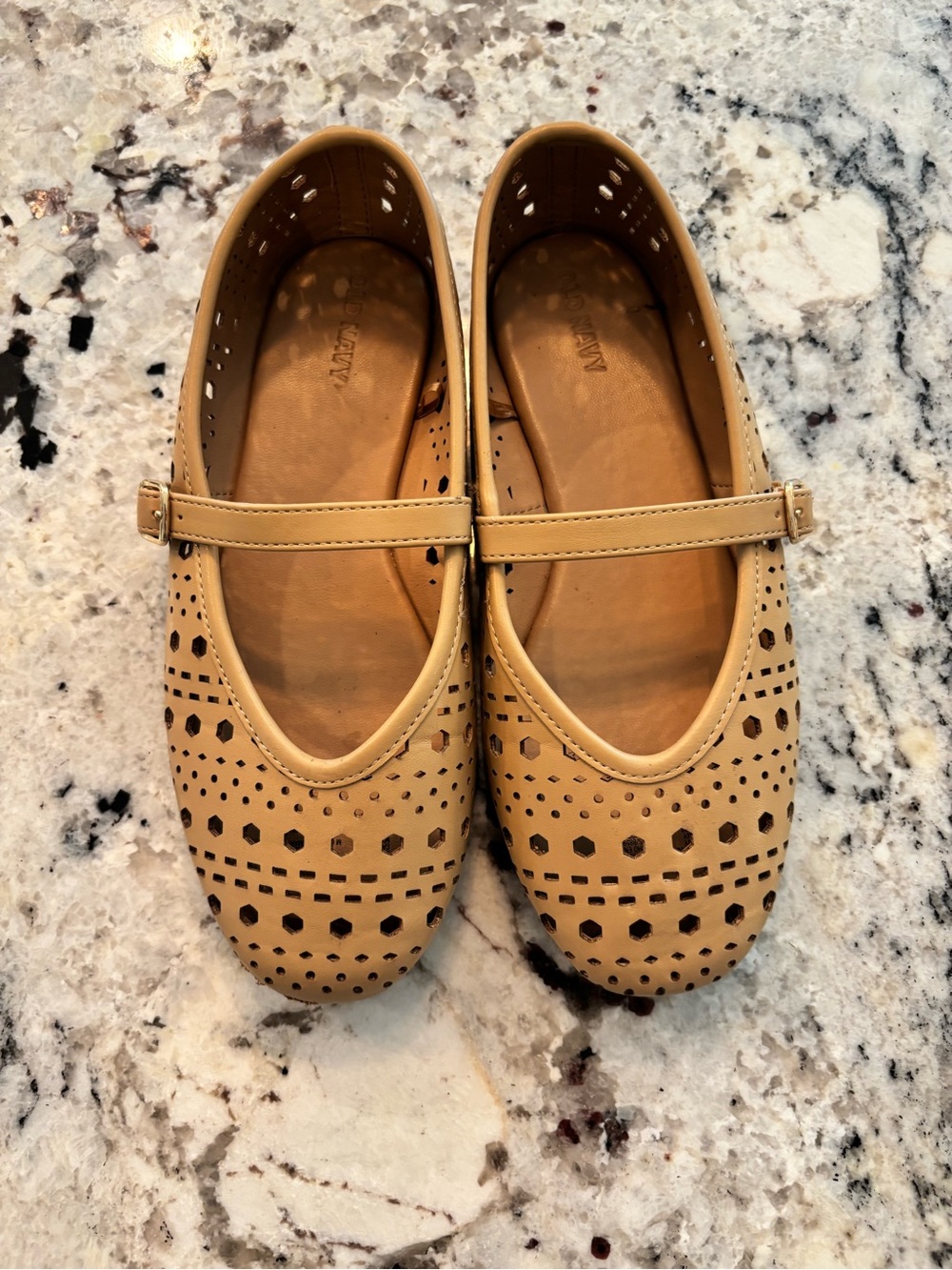 Kids old navy Mary Jane flats shoes size 4 tan